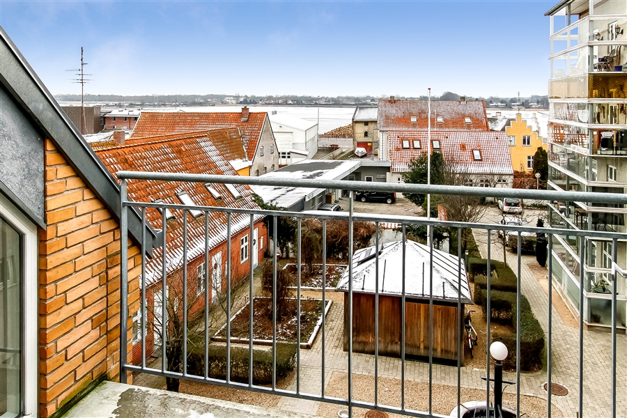 vacant apartment image