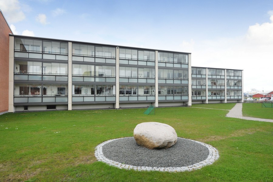 vacant apartment image