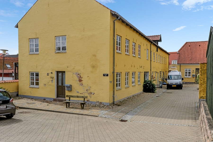 vacant apartment image