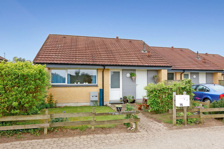 vacant apartment image