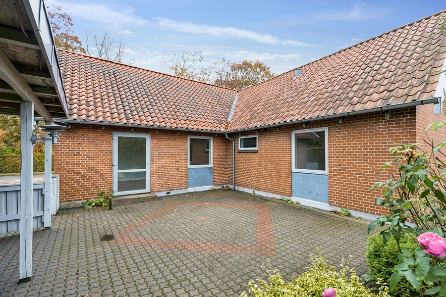 vacant apartment image